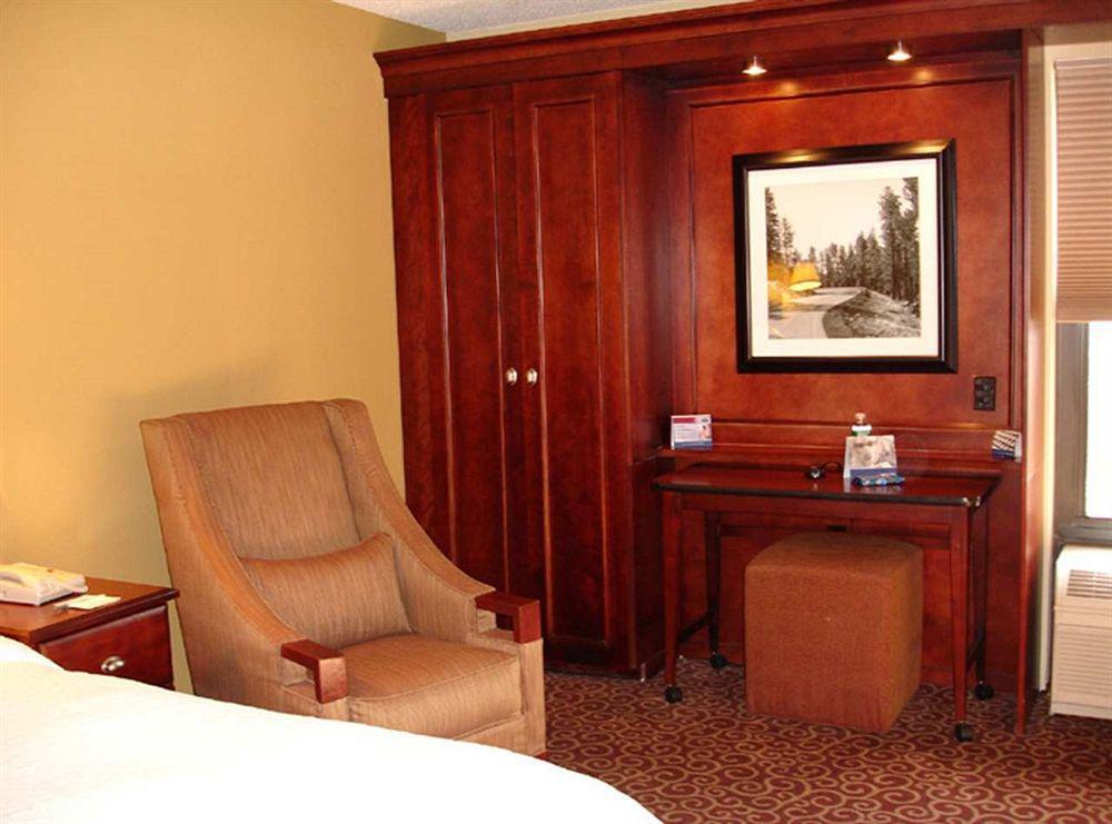 Hampton Inn Boston / Marlborough Room photo